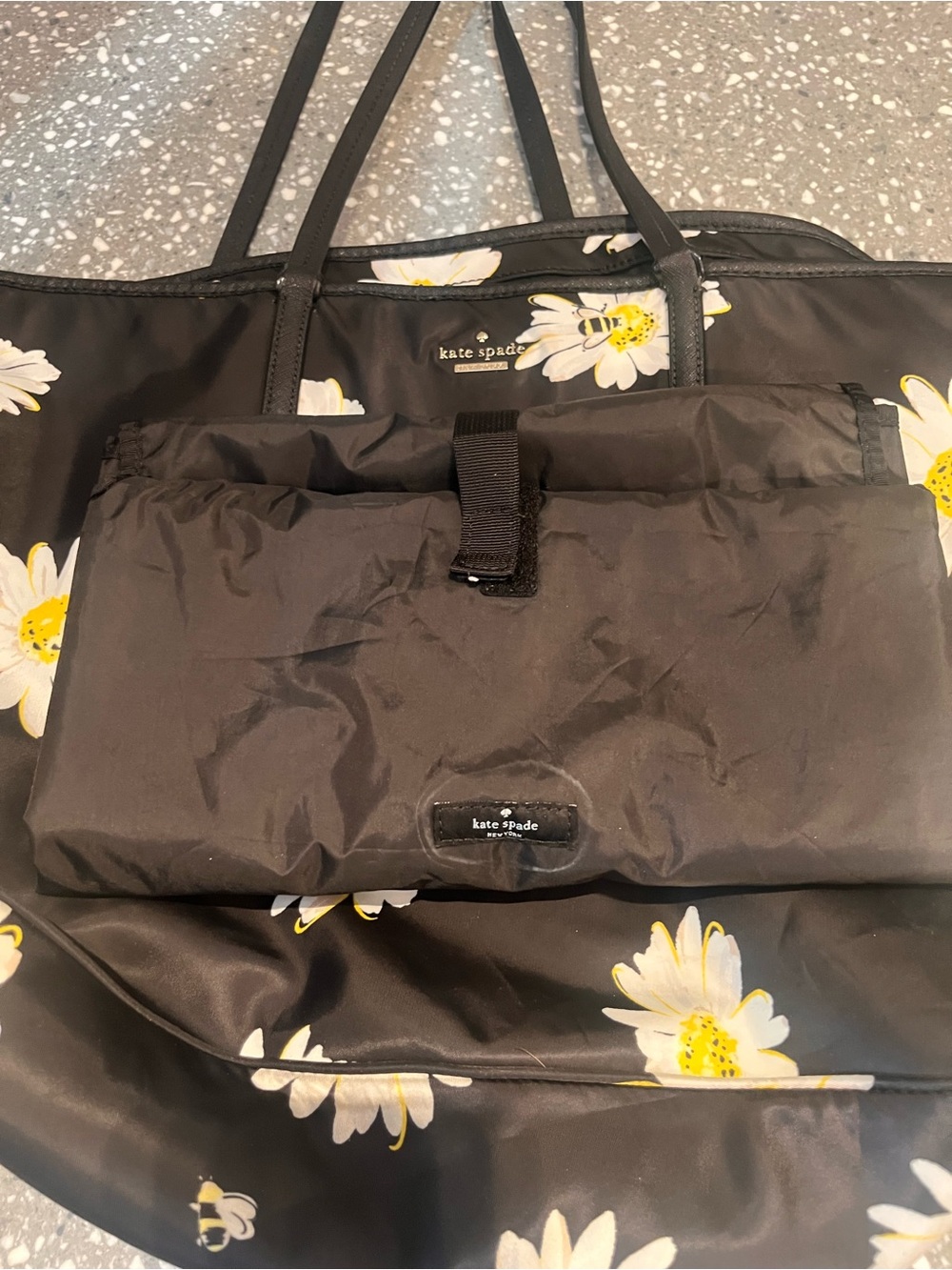 kate spade diaper bag with diaper changing mat .excellent condition, - Picture 8 of 8